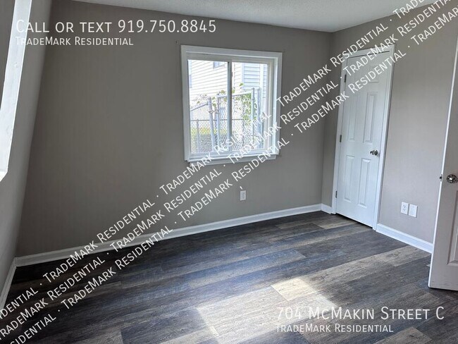 Building Photo - 704 McMakin St