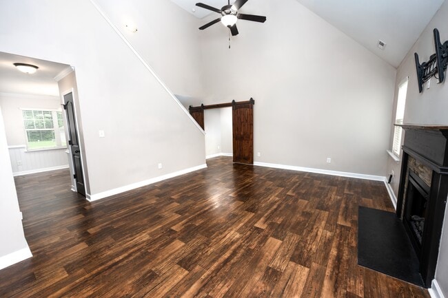 Building Photo - 204 Gillcrest Ct