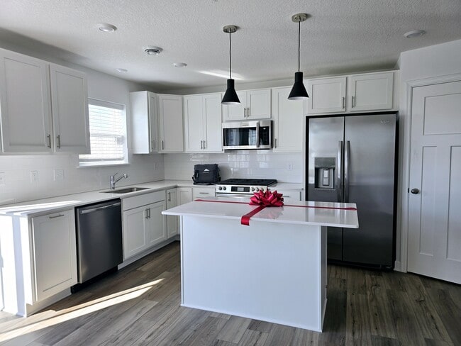 Kitchen - 1103 Middlefield Rd