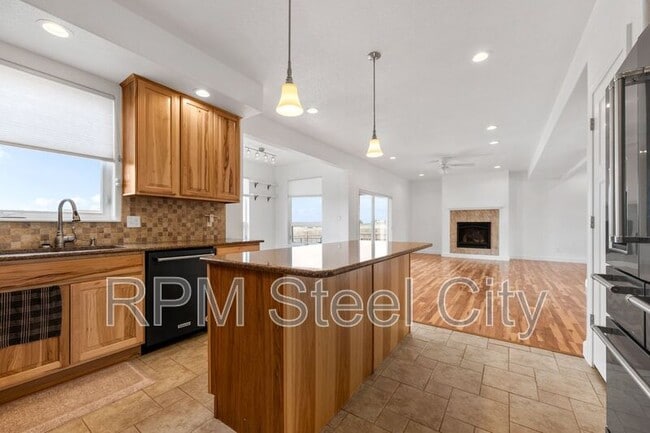 Building Photo - 868 E Sandusky Dr