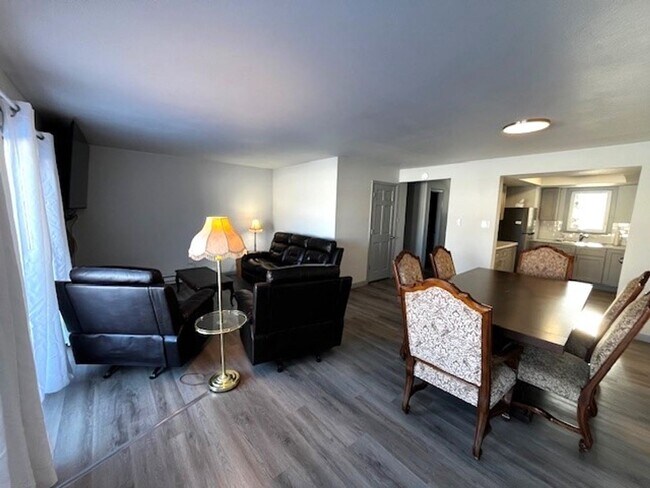Building Photo - Winter Seasonal Rental- Lakeside Townhouse...