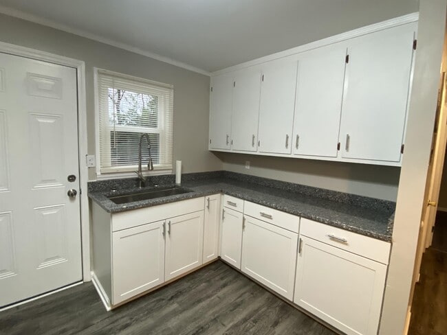 Building Photo - 1031 Revere St