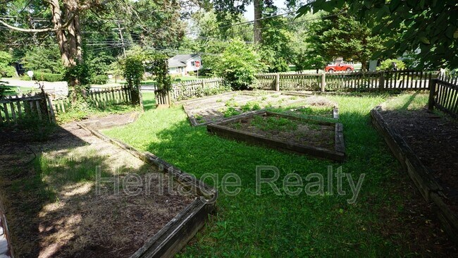 Building Photo - 529 Bardon Rd NW