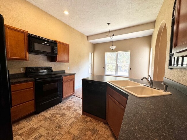 Building Photo - 134 Ridgeview Dr