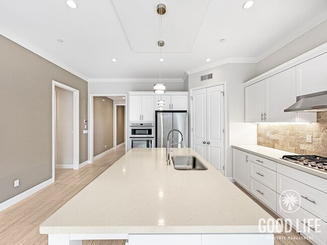 Building Photo - Stunning 3Bd/3.5Ba Home in Irvine w/Large Patio, Modern Design and 2 Master Suites!