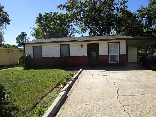 Primary Photo - 1219 Lampkin St