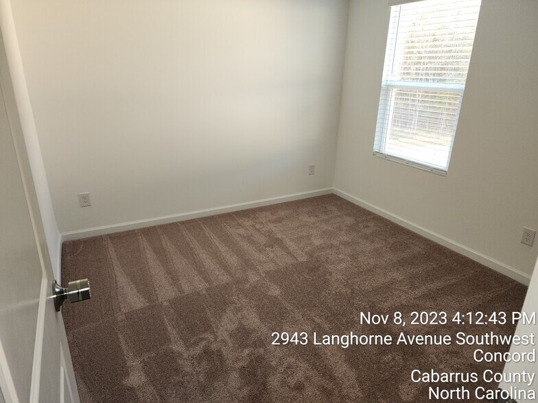 Building Photo - Room in Single Family Home on Langhorne Ave SW