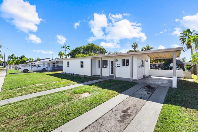 Building Photo - 10750 SW 43rd Ln