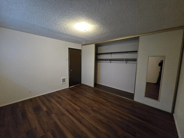 Building Photo - 17617 Linden Ave N