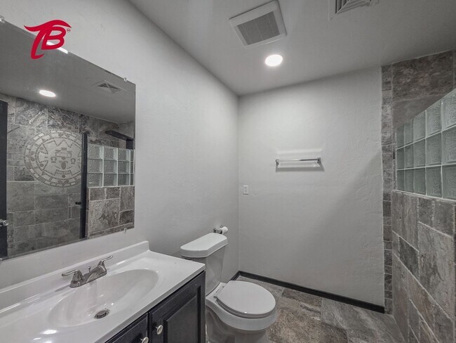 Building Photo - Charming 4-Bedroom Home with Spacious Yard