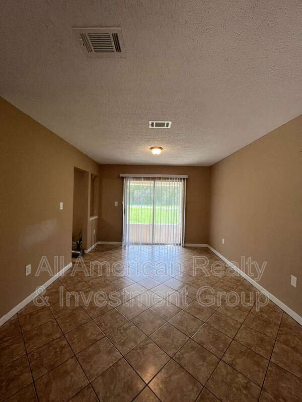 Building Photo - 939 Tanager Rd