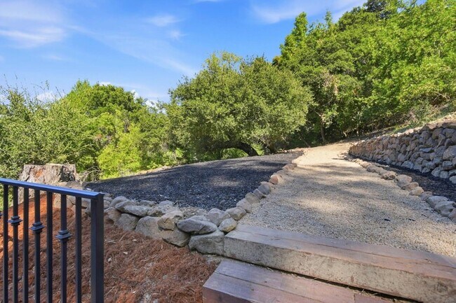 Building Photo - 3911 Pepper Tree Ct