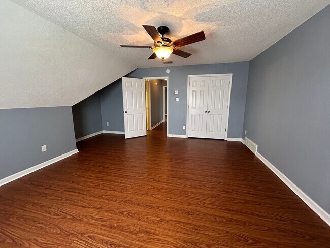 Building Photo - 6836 Kamali Ave