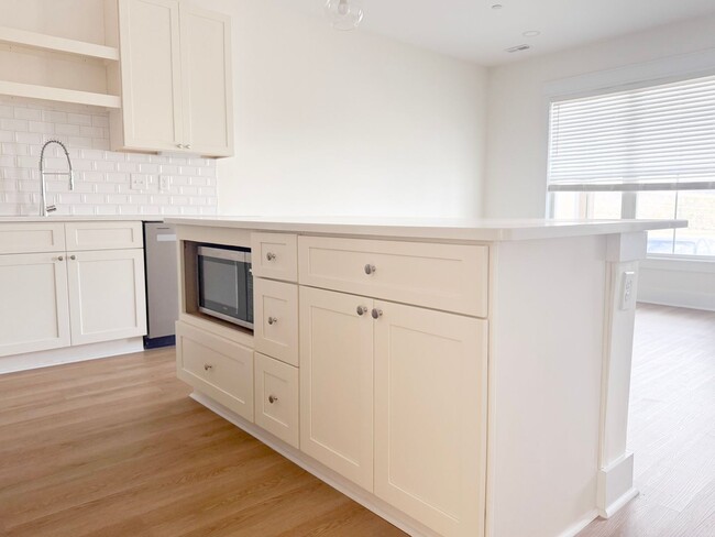 Building Photo - 2-Bedroom Home with Flex Room and Resort-Style Amenities at Highbury