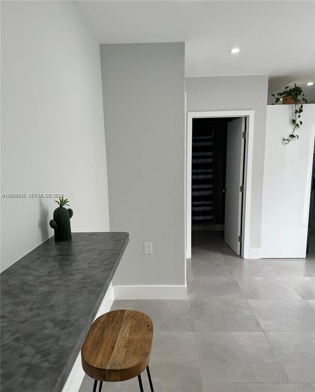 Building Photo - 6335 N Miami Ave