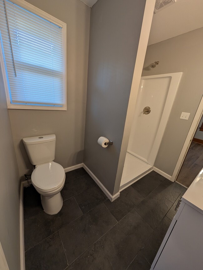 Building Photo - 2215 SW Hazelton Ct