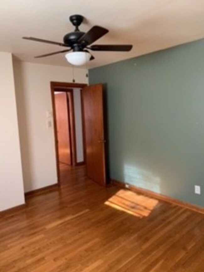 Building Photo - 2 Bedroom  1 bath located in Madison Heights.