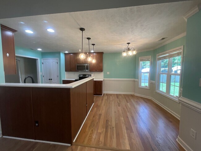 Building Photo - 404 Windover Dr