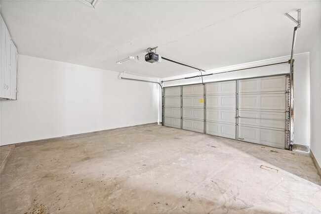 Building Photo - 806 Calico Dr