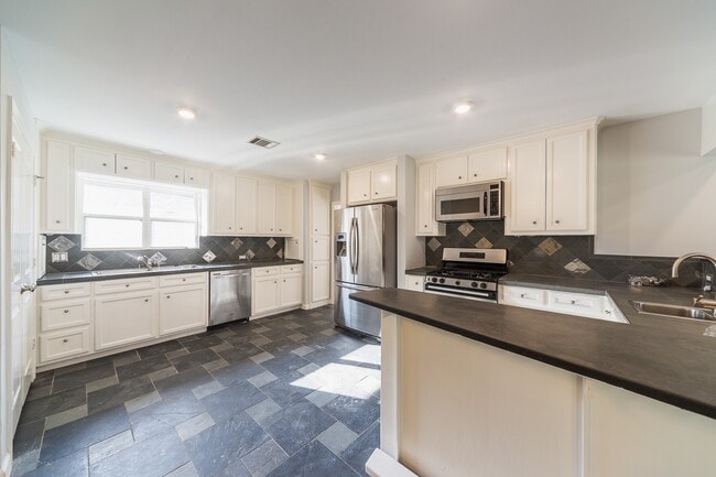 Building Photo - 3627 Tartan Ln