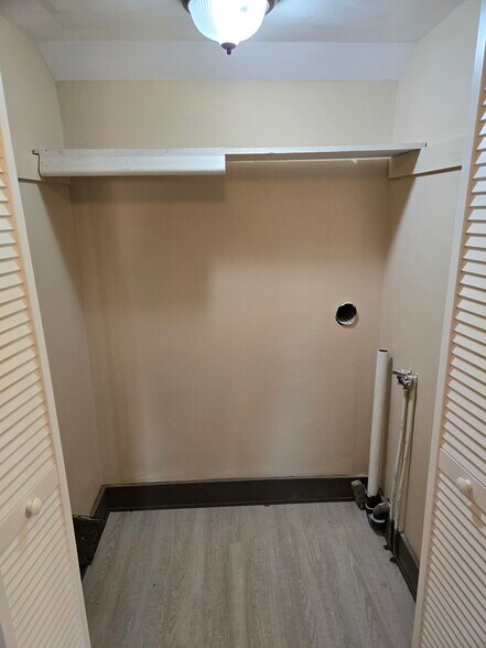laundry closet with hookups - 60 W Winter St