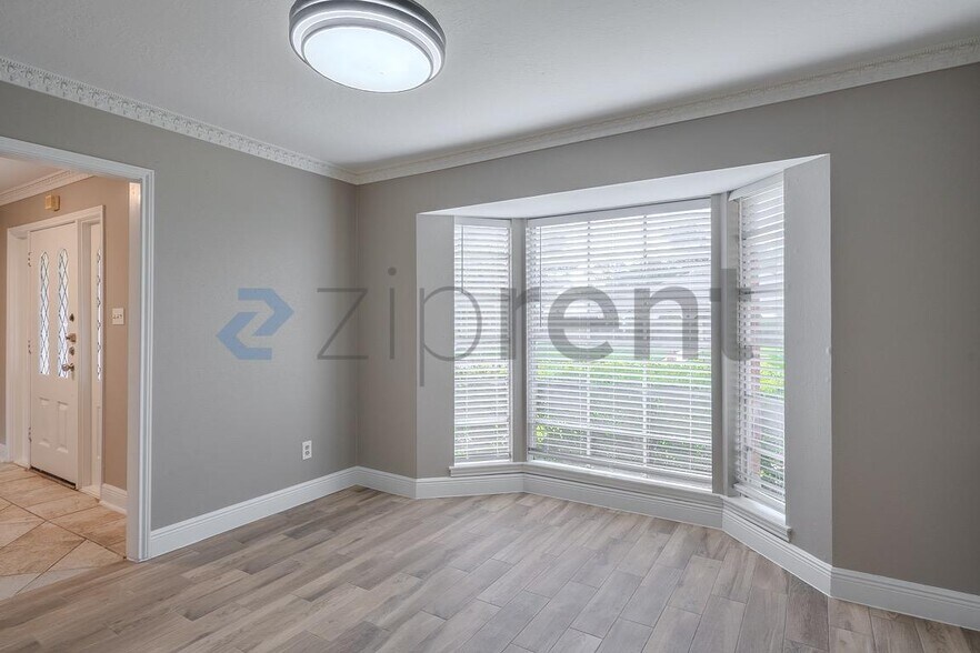 Building Photo - Unit