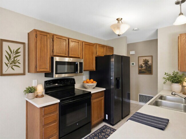 Building Photo - Corner-Lot Garden Home with Fireplace and Private Patio
