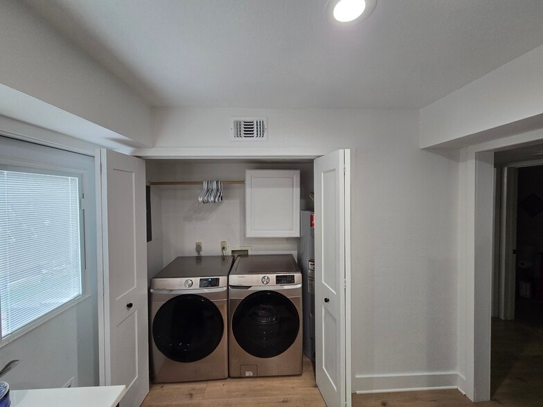 Building Photo - 7401 Sordello Dr