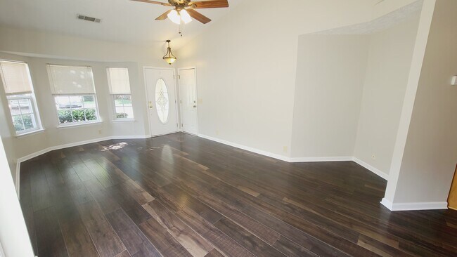 Building Photo - 2342 Benay Rd