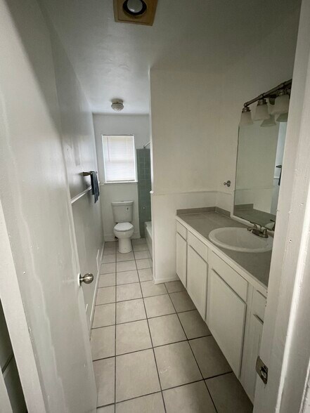 Guest bath - 2314 Normandy Dr