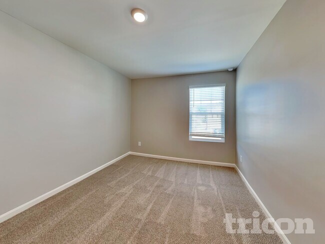 Building Photo - 109 Hyde Pk