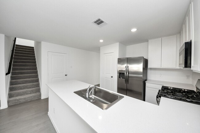 Building Photo - 2523 Night Emerald Dr