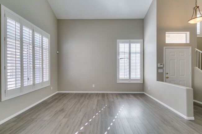 Building Photo - GORGEOUS HOME WITH TONS OF UPGRADES*GATED COMMUNITY WITH A COMMUNITY POOL*