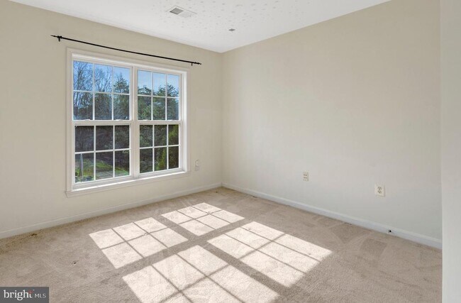 Building Photo - 9001 Merlot Ct