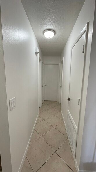 Building Photo - 1533 Lay Ct