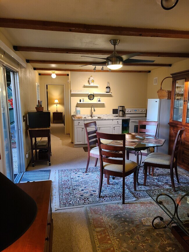 Building Photo - 13922 Hemlock Dr