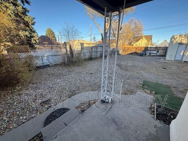 Building Photo - 908 Spruce St