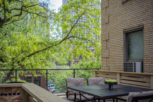 Building Photo - 22 E Elm St