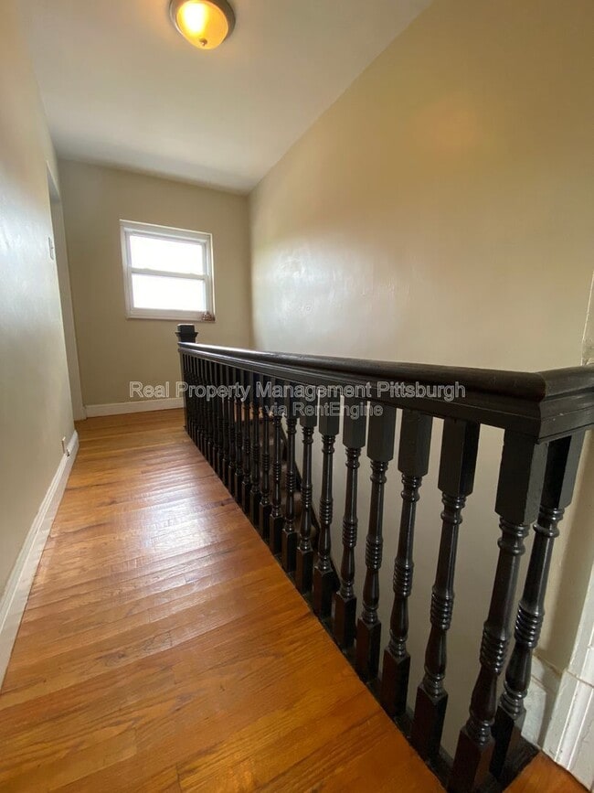 Building Photo - 825 Collins St