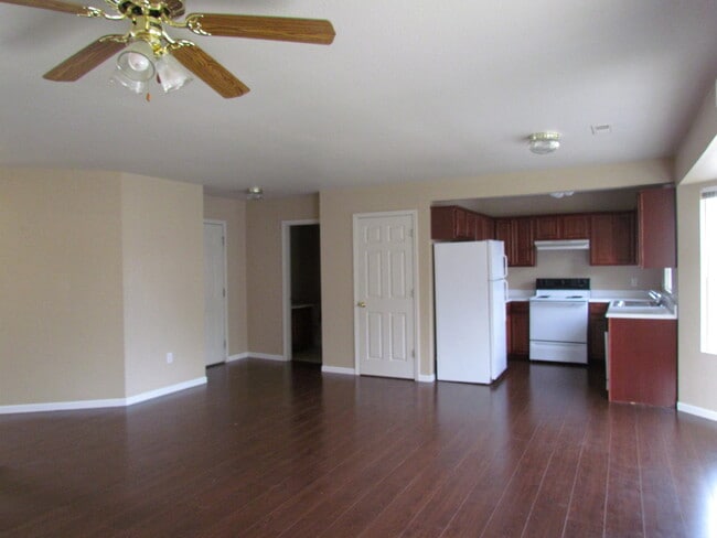 Building Photo - AVAILABLE SEPTEMBER 08,2025!!