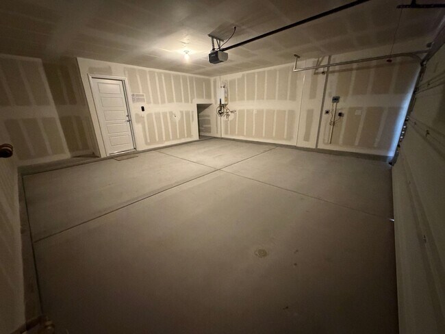 Building Photo - New Build - Never Lived In