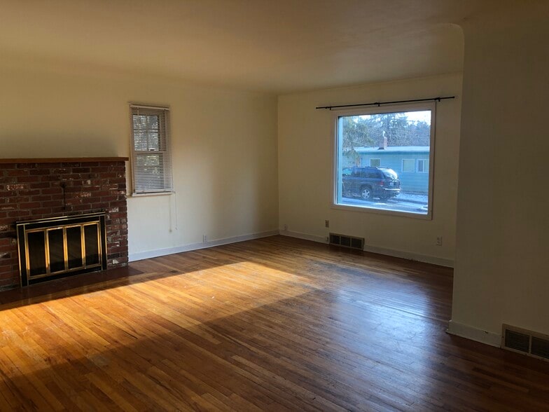 Building Photo - 1200 NE McGee St