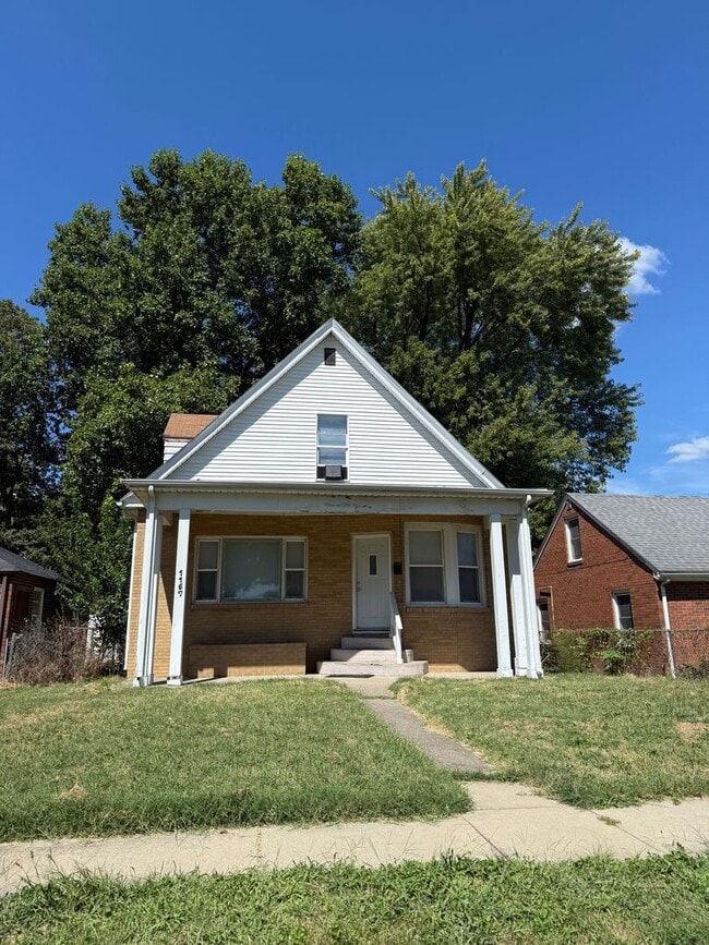 Primary Photo - 1157 W Elliott Ave