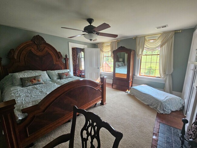 Building Photo - Amazing Farm Property!