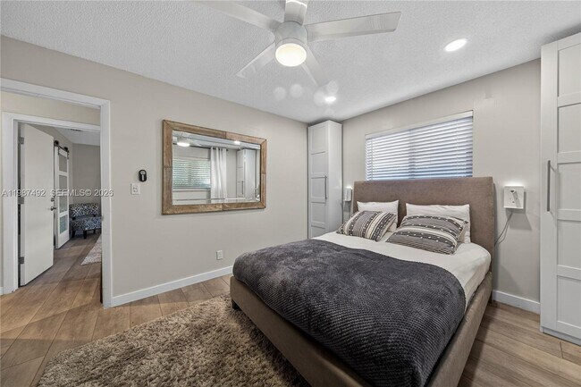 Building Photo - 371 SE 3rd St