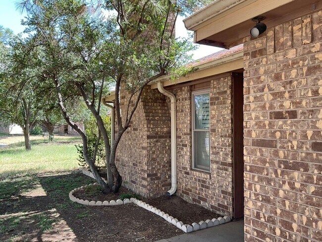Building Photo - 2407 Arbor Cir