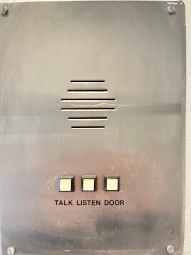 Building Photo - 94 Washington St