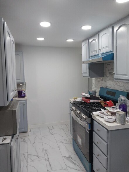 Building Photo - 565 Salem St