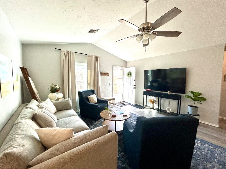 Building Photo - 2308 Heatherfield Ln