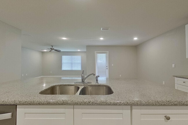 Building Photo - 128 Swallowtail Ln